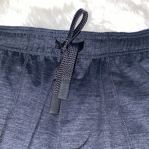 Men’s large RVCA able short 18 inches - Picture 5 of 10